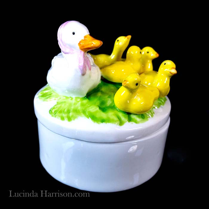 1984 Mother Duck and Ducklings Porcelain Trinket Box