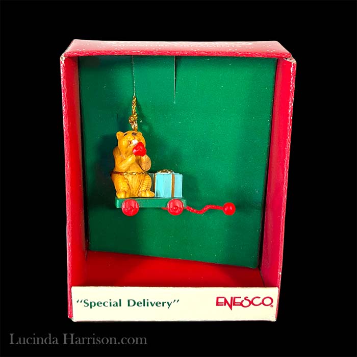 Enesco 1989 Miniature Beaver Christmas Box Ornament