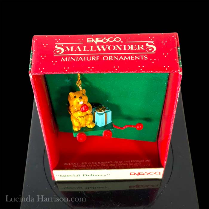 Enesco 1989 Miniature Beaver Christmas Box Ornament